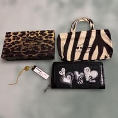 Think Bee! いちご柄長財布 | Shop at Mercari from Japan! | Buyee