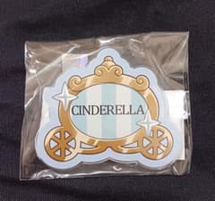 勝利の女神 NIKKE and GALLERY カフェ お名前バッジ シンデレラ - メルカリ