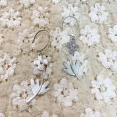vintage シルバー 925 フラワー ピアスのサムネイル