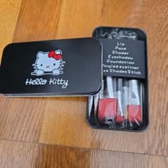Hello Kitty メイクブラシセット 缶ケース入りのサムネイル