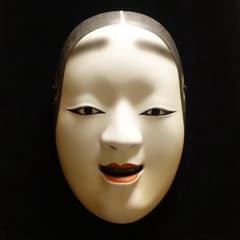 NHKサービスセンター 能面 雪の小面　高級磁器　開運　台座有 写し NHKサービスセンター 能面 雪の小面 高級磁器 開運 台座有 写し - メルカリ