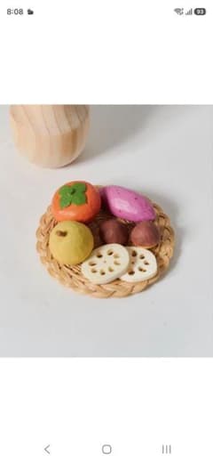 木彫りの秋の実り / お月見