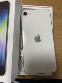 iPhone SE第３世代　新品　フィルム付きのサムネイル