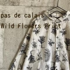 パドカレ　Wild Flowers Print 長袖ブラウス　ナチュラル　綿麻 パドカレ Wild Flowers Print 長袖ブラウス ナチュラル 綿麻 - メルカリ