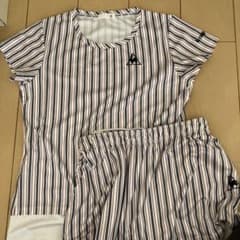 テニスウェアのサムネイル