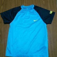 ナイキＴシャツ   サイズ130のサムネイル
