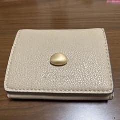 ベージュ 二つ折り財布のサムネイル