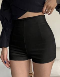 ハイウエスト ショートパンツ ブラックのサムネイル
