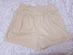 ショートパンツ ベージュのサムネイル