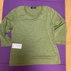 近鉄百貨店で購入オリーブグリーン 五分袖 Tシャツ新品タグ付のサムネイル