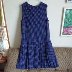 UNIQLO  ドット柄のワンピース ♡ 膝下丈ワンピースのサムネイル