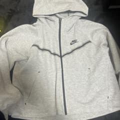 Nike テックフリースグレー フード付きパーカー M早い者勝ちですのサムネイル