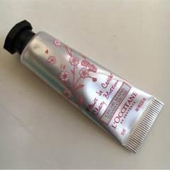 L'OCCITANE ハンドクリームのサムネイル
