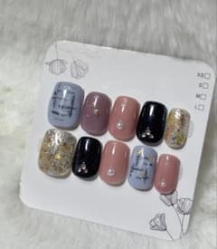 【現品】ニュアンスデザイン パール ビジュー ラメネイルのサムネイル