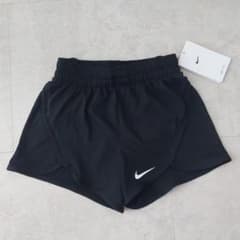 新品☆ Nike ブラック ショートパンツのサムネイル