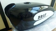バイク(SR400 )用 汎用ガソリンタンク BRATロゴ入り バイク(SR400 )用 汎用ガソリンタンク BRATロゴ入り - メルカリ