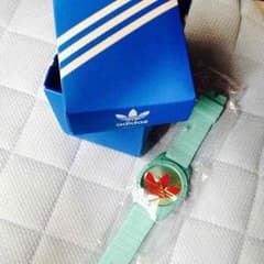 adidas時計のサムネイル