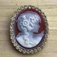 一点限り ストーンカメオのブローチ 髪に花を飾った巻き毛の少女