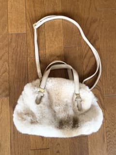 クリーム色 ファー ショルダーバッグ