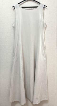 【美品】24年Lサイズ　UNIQLO ウルトラストレッチワンピース　エアリズムのサムネイル