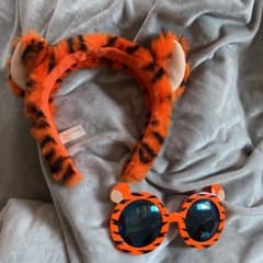 ディズニー美品ティガー　カチューシャ＋サングラスセット❗️のサムネイル