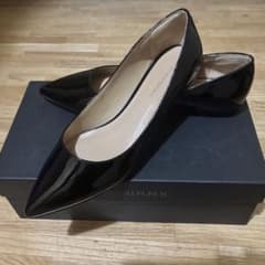 Banana Republic 黒 エナメル フラットシューズのサムネイル