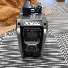 マキタ 充電式ラジオ MR005G 黒 充電器付き 中古 動作確認済み - メルカリ
