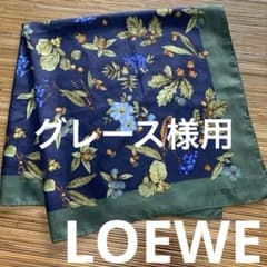 LOEWE ロエベ　シルクスカーフ　大判　フルーツ柄のサムネイル