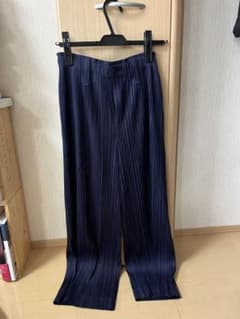 Pleats please ネイビー　パンツのサムネイル