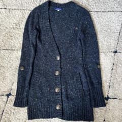 バーバリーブルーレーベル　フード付きニットカーディガン　ロゴボタン刺繍　セーター バーバリーブルーレーベル フード付きニットカーディガン ロゴボタン