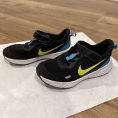 NIKE スニーカーのサムネイル