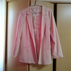 ピンクのジャケットのサムネイル