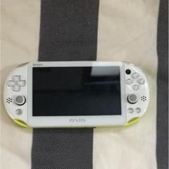 PlayStation®Vita（PCH-2000シリーズ）Wi-Fiモデル …のサムネイル