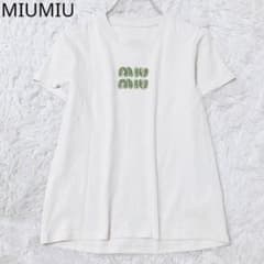 ミュウミュウ　半袖Tシャツ　フロントロゴ刺繍　スタンダード　フェミニン　ベージュ ミュウミュウ 半袖Tシャツ フロントロゴ刺繍 スタンダード フェミニン