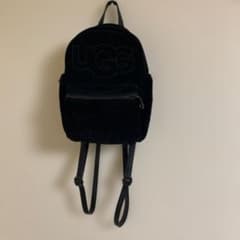 UGG ブラック フリースリュック - メルカリ