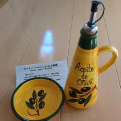 スペイン陶器✩ハエン✩オリーブオイルボトル✩受皿付き - メルカリ