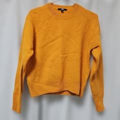 UNIQLO ウール100% クルーネックセーター イエローのサムネイル