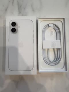 Apple iPhone16ホワイト 空箱＋充電ケーブル付きのサムネイル