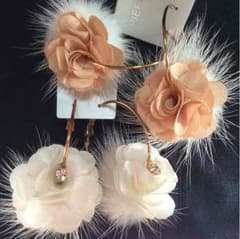 2コセット！お花 ファーピアスのサムネイル