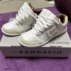 にゅ バンクシー スニーカー via SANGACIO 24cm - メルカリ