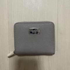 マイケルコース 二つ折り財布のサムネイル