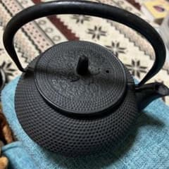 盛栄堂　黒い鋳鉄製鉄瓶のサムネイル