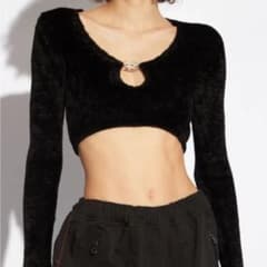 ディーゼル A12411 ﾌﾞﾗｯｸ M-CHERYL ｸﾛｯﾌﾟﾄﾞﾆｯﾄｾｰﾀｰ ﾄｯﾌﾟｽ XS diesel M-cheryl ディーゼルメタルDロゴクロップドニットセーター