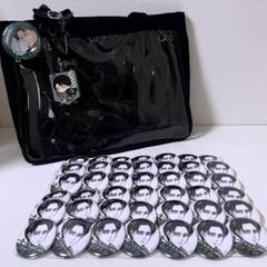進撃の巨人　リヴァイ　原作ホログラム缶バッジ　痛バックセット 進撃の巨人 リヴァイ 原作ホログラム缶バッジ 痛バックセット