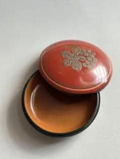 塗師 岡田表寬 作 菱形 喰籠 共箱 菓子器 蓋物 漆芸 朱塗 菓子器 喰籠 葡萄蒔絵 漆器 - メルカリ