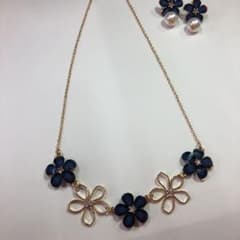 【タイムセール】花のネックレスとイヤリングのサムネイル
