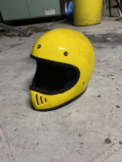 ダムトラックス　ヘルメットのサムネイル