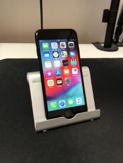 iPhone 7 Jet Black 128 GB auのサムネイル