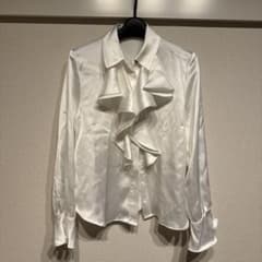 ZARA ホワイト フリル付きブラウスのサムネイル