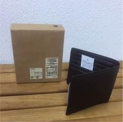 新品 無印良品 イタリア産ヌメ革 二つ折り財布のサムネイル